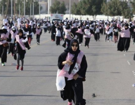 أول سباق ماراثون بمشاركة النساء في السعودية
